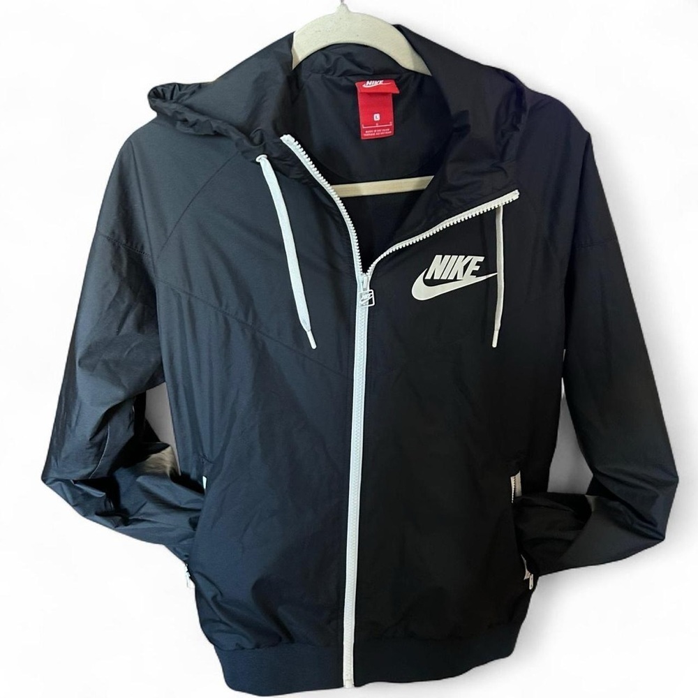Nike Windrunner Hooded Repel Jacket | Youth L | Black & White | Water-Repellent